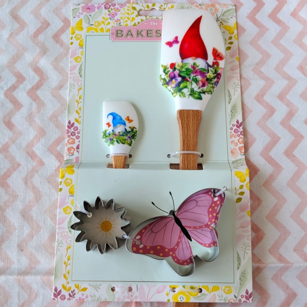 New - Gnome Spring Garden Spatula Cookie Cutter set